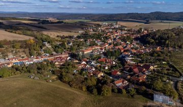 Pohled na Veverské Knínice z výšky